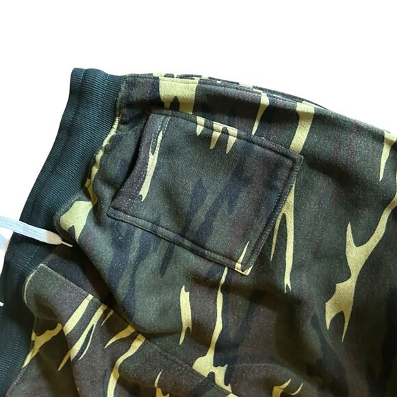 FLY first Love Yourself Camo Sweatpants NWT SZ L Cuffed Hem Pockets Jogging - Picture 3 of 8